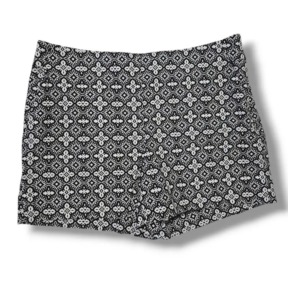Banana Republic Black & White Geometric Print Short